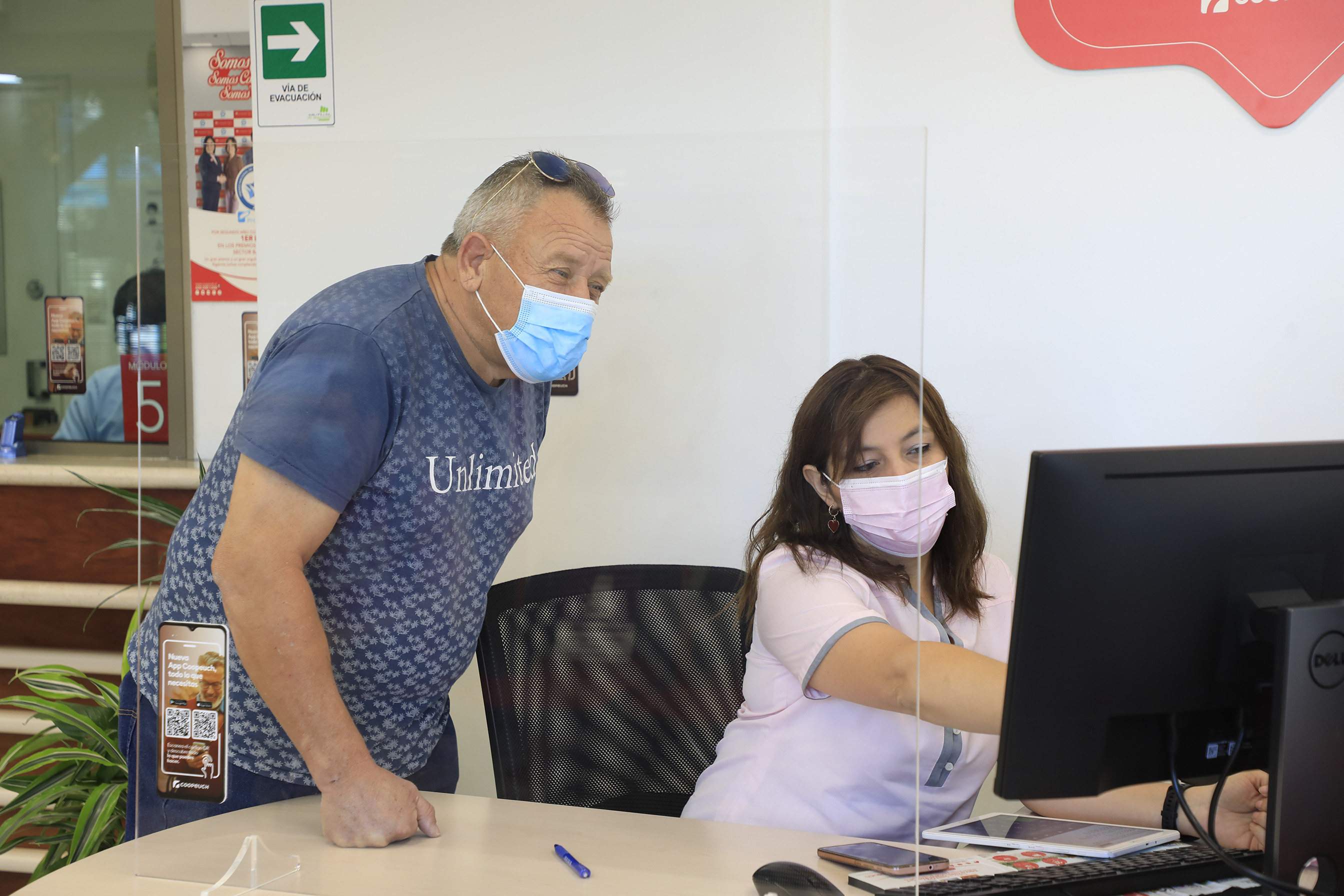 Coopeuch y la U. Católica realizan charla gratuita “Cómo cuidar el bolsillo y el medioambiente”